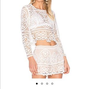 AIJEK Blackjack Embroidered Cropped Blouse White